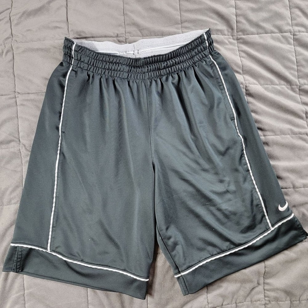 Nike Mens Large Black Short Wide Legs Casual Athletic Comfort Outdoors Fit Dry